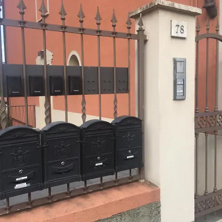 Casa Costa Outlet 2 아파트 세라발레스크리비아